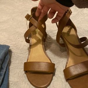 Low wedge straps sandal